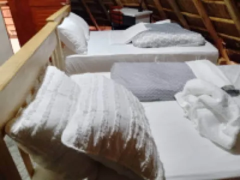 White Cat Farm Hut Inn Ξενοδοχεία στην πόλη Igara