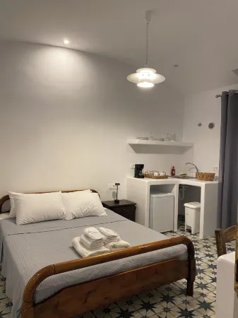 High Point Apartments Fira Отели рядом с достопримечательностью «Santorini Weddings by Dana Villas»