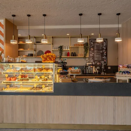 OLI HOTEL & SUITES