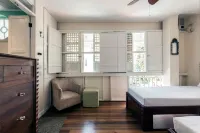 Charming la Casita Mercedes, 5Br and 5TB for Family and Friends Staycation- Read Listing Info