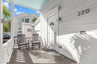 Mesa House, Uno-Perfect Location - Condos