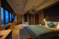 조야나 오텔 창키리 호텔