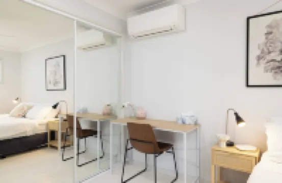 Smart Suites Self Check-in Apartments - 16 Freney Отели в г. 