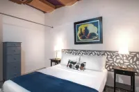 PH 19 Guesthouse Hotel in Gazcue Hotels near Alcazar de Colon
