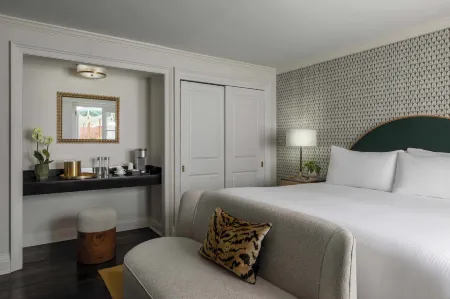 Bourbon Orleans Hotel Отели рядом с достопримечательностью «Лонг Вью Хаус энд Гарденс»