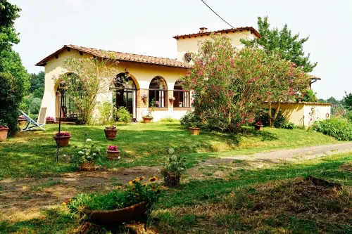 Charming Tuscan Villa Perfect for Families and Couples. 6 km from Lucca . A/C.
