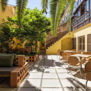 The Loft House Barcelona Отели рядом с достопримечательностью «Железнодорожный вокзал Ла-Бонанова»