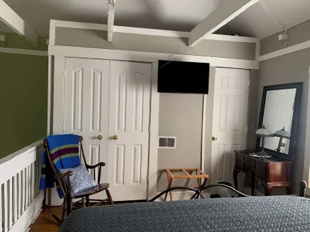 Welcome to Bourbon Oak Smokehouse, in the heart of Bardstown, KY