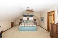 Chalet In West Virginia on the Cacapon River. Sleeps 8