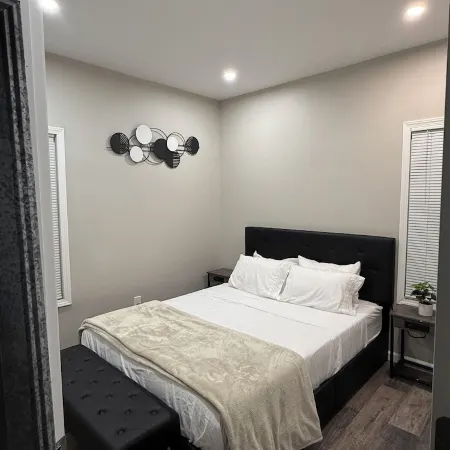 Charming 3-bedroom house with WiFi and AC in enjoyable Buffalo.