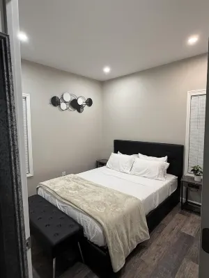 Charming 3-bedroom house with WiFi and AC in enjoyable Buffalo.