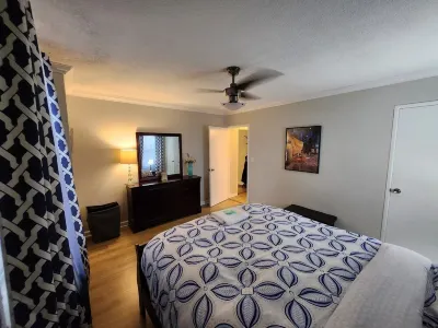 18th Floor, Peachtree Towers – Premier Host with Solid Reviews