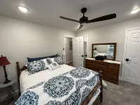 Trailer and pet-friendly! Hot tub! Minutes to Windrock and Frozen Head!