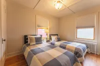 Camp Street Haven: 2-Bedroom Peaceful Getaway