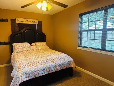 Charming Farmhouse Getaway with Nature & Family Fun in Corsicana, TX Hotel in zona Corsicana