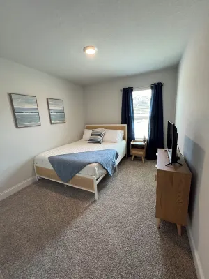 Charming 3-bedroom townhome in Gulfport, central location, WiFi, in home laundry