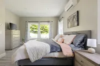 Peaceful 3-bedroom house 8 miles from TC with hot tub and fire pit!