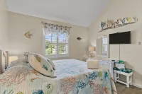 Oceanside Condo w/ Heated Indoor Pool, 2 Outdoor Pools, Beach Access & Bikes!