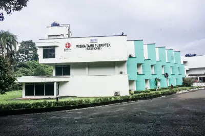 Puspiptek Residence Syariah Mitra RedDoorz Hotel dekat Paradise Dreamland