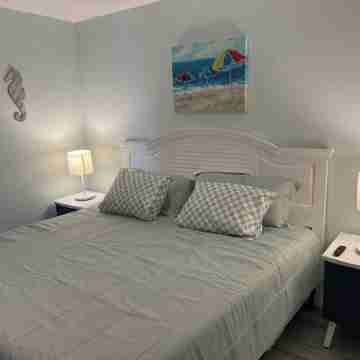 Tropical Oasis on Sombrero Beach in the Heart of Marathon FL Rooms