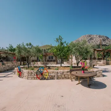 Acrocorinth Apartments