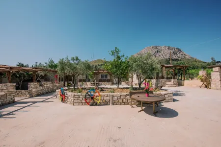 Acrocorinth Apartments Отели в г. Коринф