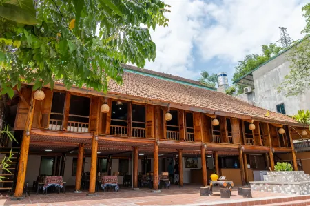 Odyssey Hostel, Tours & Motorbikes Rental Отели рядом с достопримечательностью «Công Ty Cp Môi Trường Đô Thị Hà Giang»