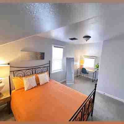 The Oasis - Your Luxury 2BR/1.5BA Home in Downtown Modesto Rooms