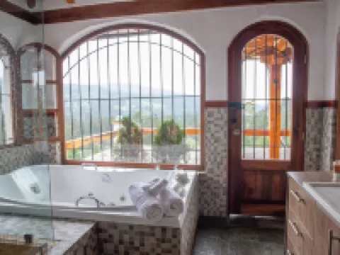 Hacienda Turística La Morería y Hospedaje Casona Ponce de León. Hoteles en Amaguaña