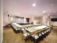 Madero Hotel & Suites Hotels near Triplets Bridge