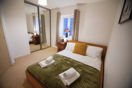 Plough House - Andover - Sleeps 10 Отели рядом с достопримечательностью «St Michael and All Angels West Andover and Preschool»