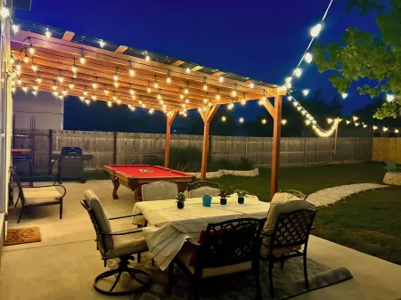 Stylish 3-bedroom house 2 min- COTA 5 min-TESLA 10 min- Airport 15 min-Downtown Отели рядом с Аэропорт Бергстром