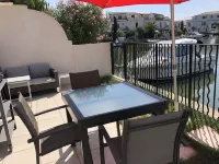 Very close to the medieval city of Aigues-Mortes, marina, with swimming pool Hotels in Aigues-Mortes