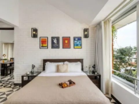 Modern 2BHK w Rooftop Pool 10 Mins Drive to Beach Hotels in Nerul