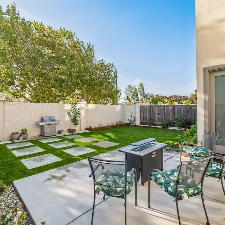 Modern Family-Friendly Home, Napa, Wine Country, Private Backyard, Fire Pit