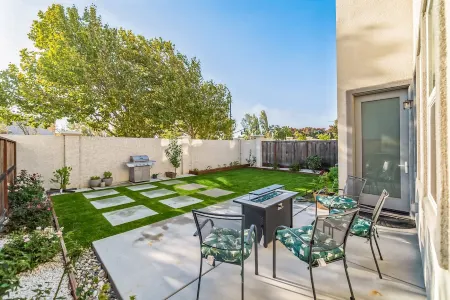 Luxury valley Getaway, Napa, wine country, pvt backyard, fire pit and more.. Отели в г. Фейрфилд