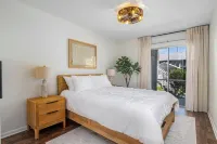 Naples Paradise Pool/1Mile to beach/DT/Shopping/0,5mile Pickleball court Hotels near Naples Municipal Airport