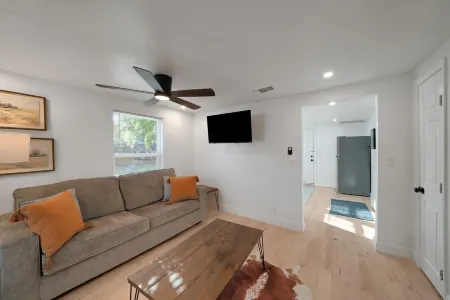 Walk To A-Train, Mins To TWU & UNT  2BR In Denton