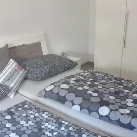 Chic apartment with balcony near the pearl bay