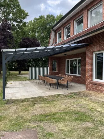 Modernes und Freistehendes Ferienhaus für Großfamilien Отели в г. Брокмерланд