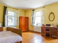 Historic holiday home for families and groupswith garden and play barn. Hotels in Janowice Wielkie