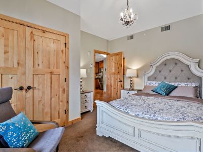 Gorgeous Luxury Mountain View Condo