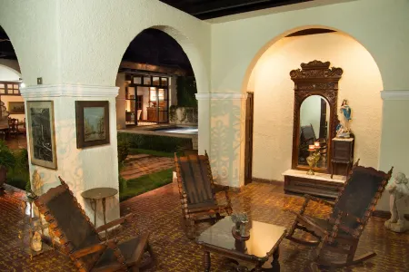 San Miguel Beautiful Colonial Residence Available In The Heart Of Granada Отели рядом с достопримечательностью «Avenia La Calzada»