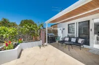 Renovated Beach Villa with Heated Spa & Resort Style Garden only 400m the beach