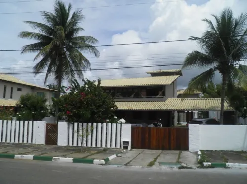 House with pool 50 m from the beach Hotels in Guarajuba