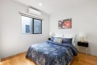 Modern Urban Oasis: 2BR Haven for Chic Living Hotels near Mercy College