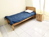 Quiet Gated Getaway- Perfect for Business, Students and Vacationer Free WiFI. โรงแรมใน