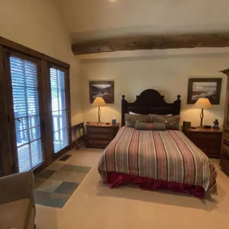 Cozy private cabin with hot tub, and ski in and out
