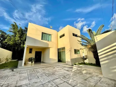 HOUSE WITH LARGE SPACES Hotels near Playa las Perlas