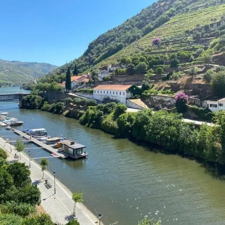 Apt. in Pinhão, heart of Alto Douro wine region, vineyards and Douro River view